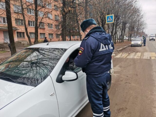 В Твери продолжаются проверки водителей с детьми В Твери продолжаются проверки водителей с детьми