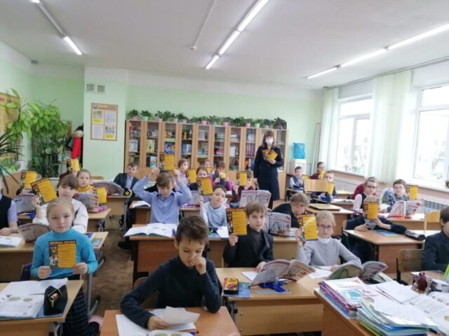 В Твери продолжаются тематические уроки по изучению правил дорожного движения