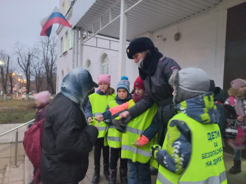 В честь Всемирного дня ребенка тверские инспекторы провели занятие со школьниками В честь Всемирного дня ребенка тверские инспекторы провели занятие со школьниками