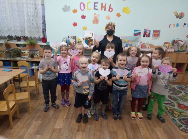 Сотрудники Ржевской Госавтоинспекции посетили детский садик Сотрудники Ржевской Госавтоинспекции посетили детский садик