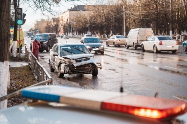 В Твери на проспекте Ленина столкнулись микроавтобус и легковушка