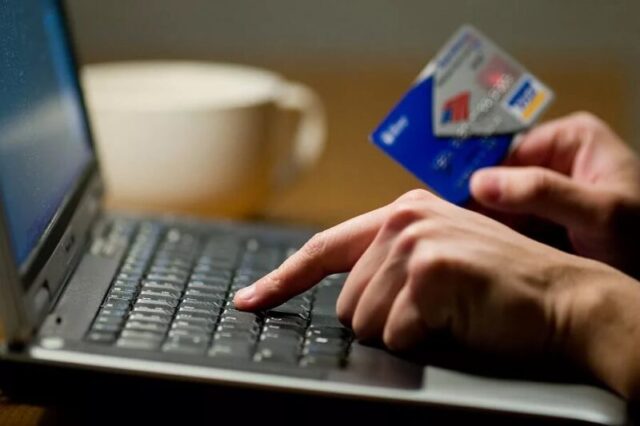 В Твери мужчина поторопился и потерял 15 тысяч рублей