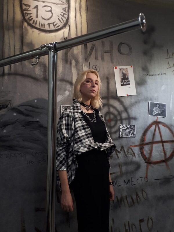 Роковая одежда: художница из Москвы представила в Твери авторскую коллекцию