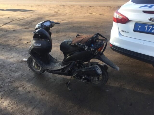 Под Тверью 13-летний подросток разъезжал на скутере