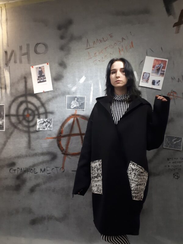 Роковая одежда: художница из Москвы представила в Твери авторскую коллекцию