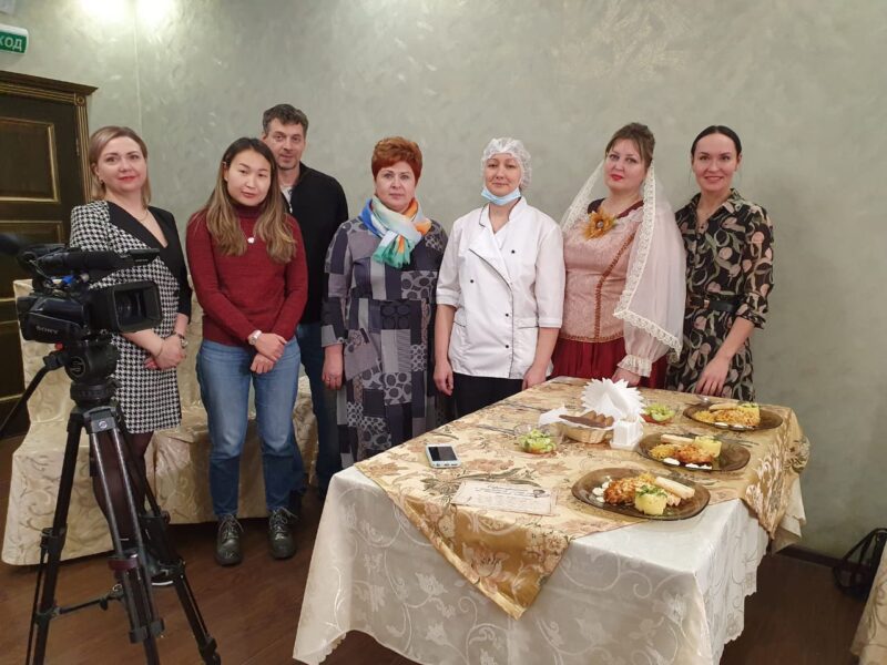 Китайские журналисты приехали в Торжок для съемок сюжета о пожарских котлетах Китайские журналисты приехали в Торжок для съемок сюжета о пожарских котлетах