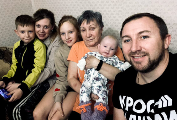 Семья из Тверской области отправилась в Москву на церемонию награждения победителей конкурса «Семья года — 2021» Семья из Тверской области отправилась в Москву на церемонию награждения победителей конкурса «Семья года — 2021»