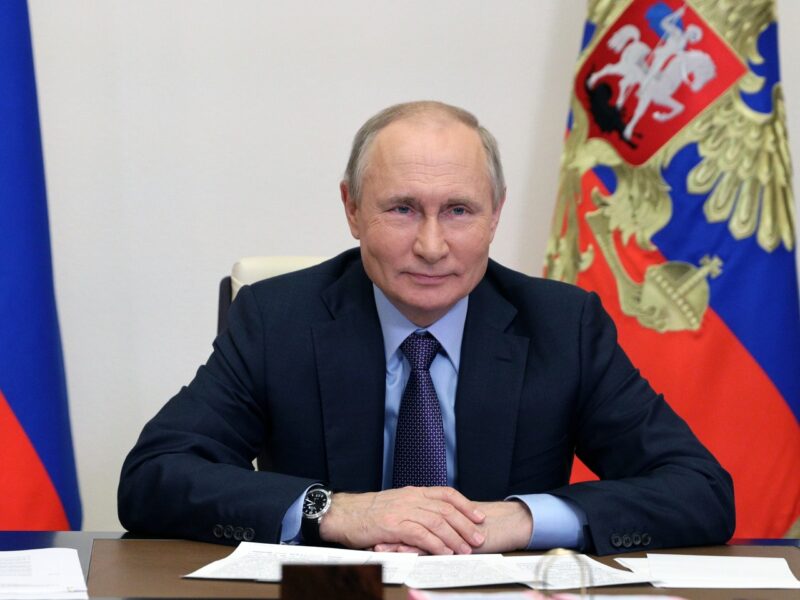 Владимир Путин поздравил жителей Тверской области с Днём народного единства Президент России Владимир Путин поздравил жителей Тверской области с Днем Победы