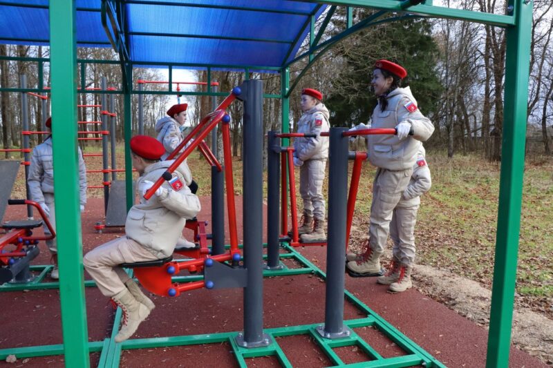 В Тверской области продолжается установка новых спортивных площадок В Тверской области продолжается установка новых спортивных площадок