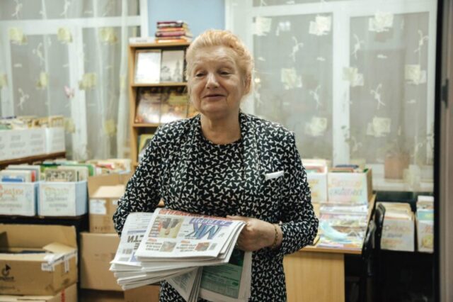 Самый культурный шеф: журналисты передали восемь коробок с книгами в библиотеку села Михайловское