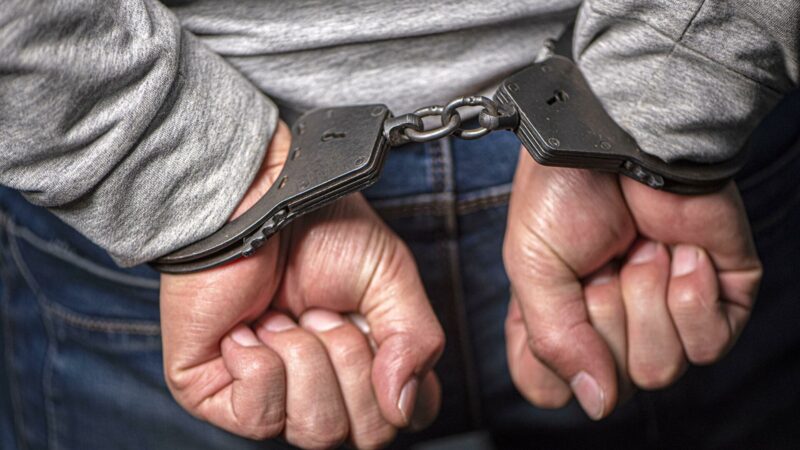 В Твери на проспекте Победы грабитель напал на 19-летнего парня В Тверской области пьяный водитель отправится в тюрьму за нападение на сотрудников ГИБДД