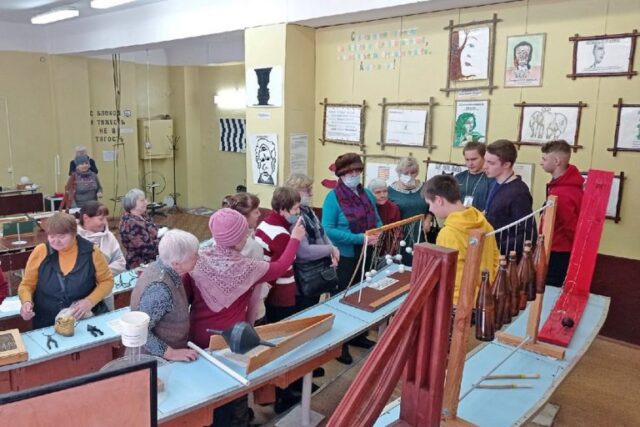 Конаковские пенсионеры посетили музей энергетического колледжа