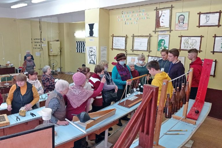 Конаковские пенсионеры посетили музей энергетического колледжа Конаковские пенсионеры посетили музей энергетического колледжа