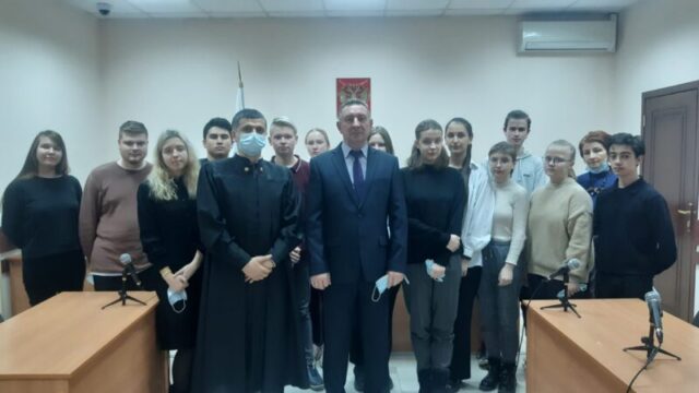В Конаково школьники ознакомились с деятельностью суда