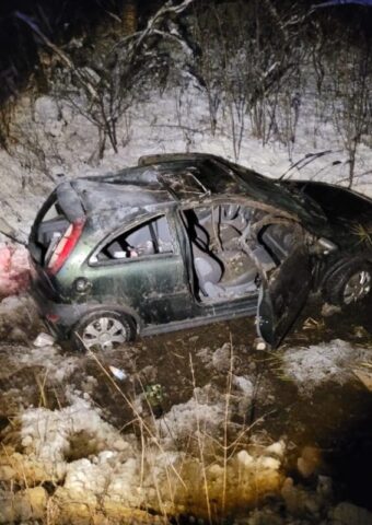 В Тверской области иномарка вылетела в кювет и опрокинулась