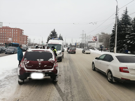 В Твери под колеса автомобиля попал подросток В Твери под колеса автомобиля попал подросток