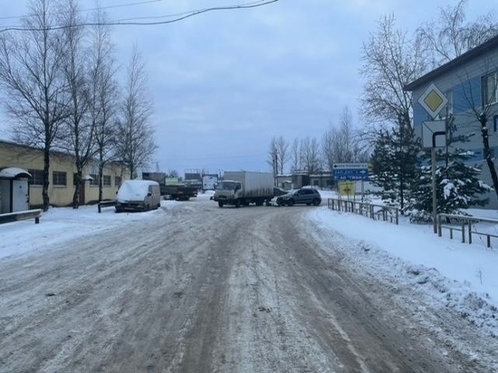 В Твери водитель пострадавшего в аварии автомобиля самостоятельно пришел в больницу В Твери водитель пострадавшего в аварии автомобиля самостоятельно пришел в больницу