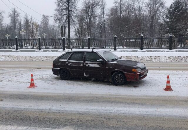 В центре Твери на пешеходном переходе сбили молодую девушку