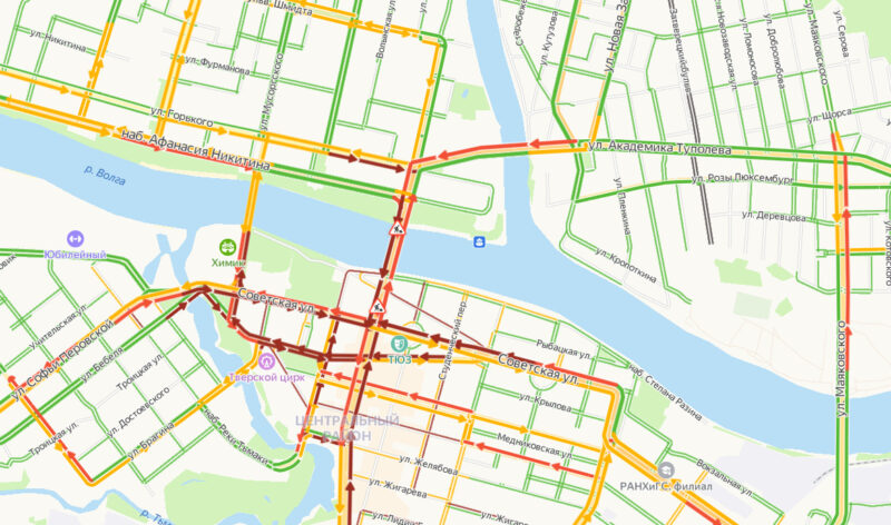 Пятничным вечером центр Твери встал в пробках