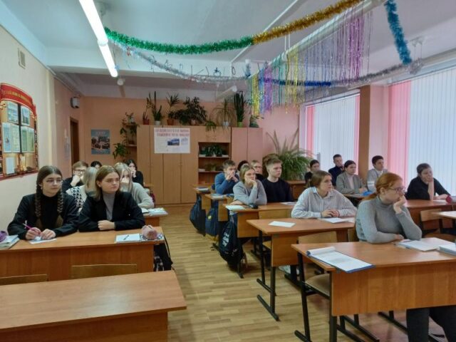 В нелидовской школе прошел краеведческий урок «Освобождённый встал Калинин…» В нелидовской школе прошел краеведческий урок «Освобождённый встал Калинин…»
