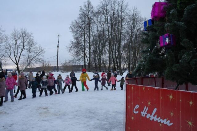 Главная городская Ёлка открыта в Бологое