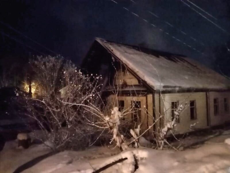 В ночном пожаре в Тверской области погиб мужчина