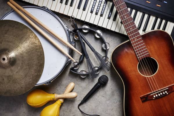 Детские школы искусств, участвующие в проекте "Культурная среда", получили музыкальные инструменты