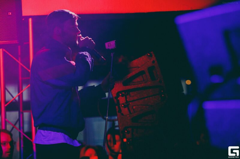 Звездные разборки: новый альбом Макса Коржа вышел в топ Звездные разборки: новый альбом Макса Коржа вышел в топ