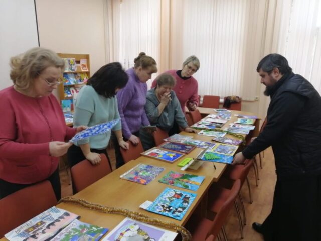 В Вышнем Волочке выбрали лучшие рождественские открытки