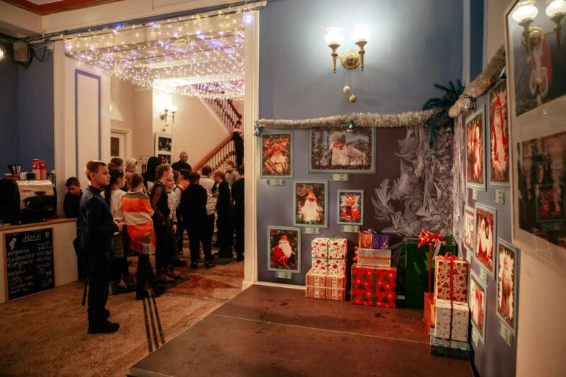 Тверской фотограф Марат Корнаухов и Тверской ТЮЗ создали новогодний коллаб Тверской фотограф Марат Корнаухов и Тверской ТЮЗ создали новогодний коллаб