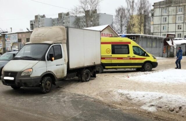 В Тверской области пенсионерка попала под колеса грузовика
