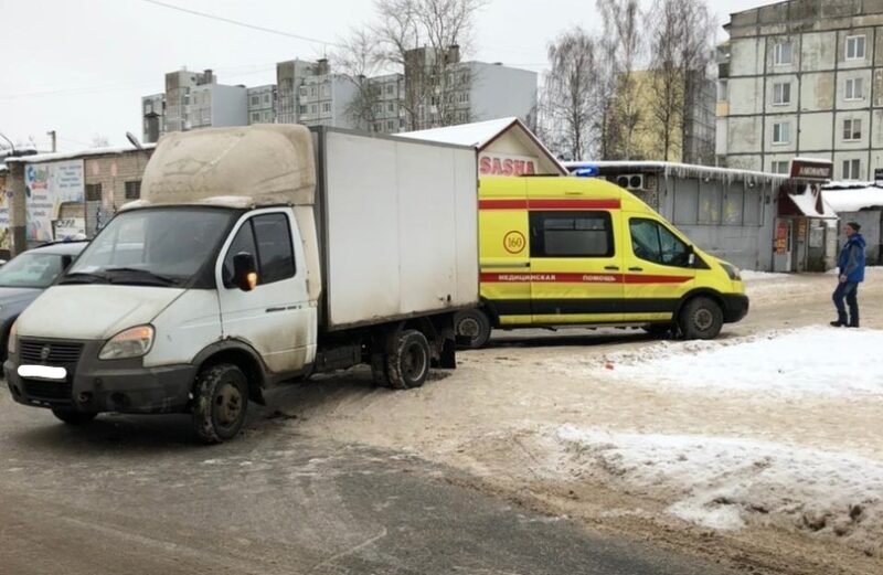 В Тверской области пенсионерка попала под колеса грузовика В Тверской области пенсионерка попала под колеса грузовика