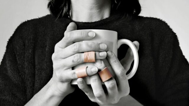 В Тверской области девушка разбила о голову своей матери керамическую чашку