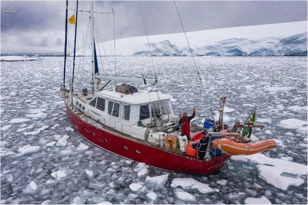 Тверской яхтсмен показал потрясающие снимки морозного юга