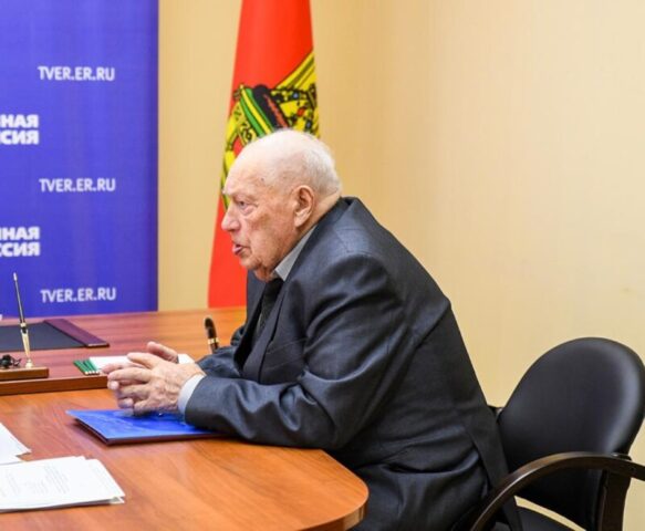 Игорь Руденя поздравил с юбилеем председателя колхоза «Красный Октябрь» Юрия Иванова Игорь Руденя поздравил с юбилеем председателя колхоза «Красный Октябрь» Юрия Иванова