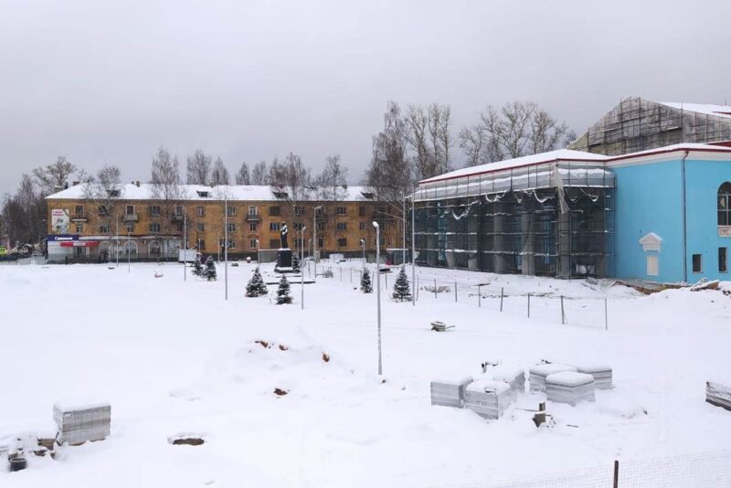 На главной площади в Нелидово установили опоры для устройства уличного освещения
