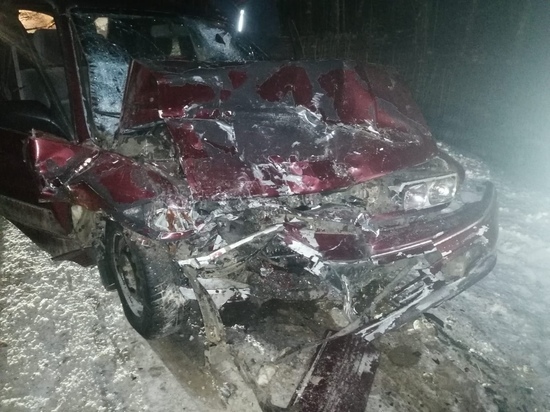 В Тверской области, обгоняя два автомобиля, водитель столкнулся с третьим лоб в лоб В Тверской области, обгоняя два автомобиля, водитель столкнулся с третьим лоб в лоб