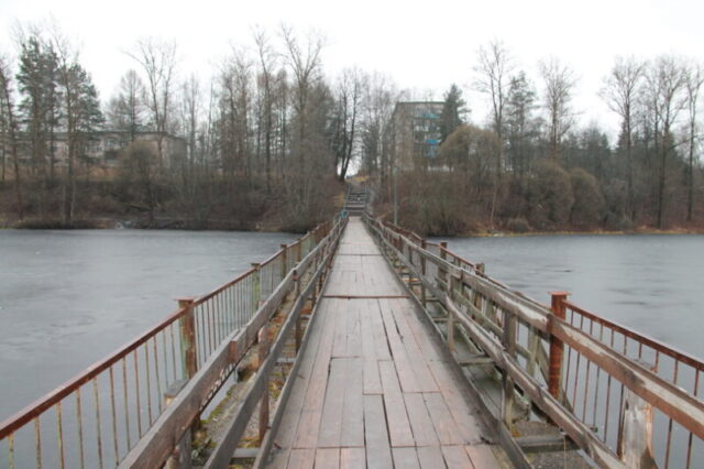 Нелидовский пешеходный мост снова отремонтировали