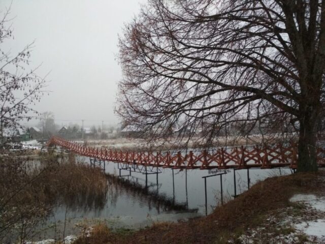 Жители Тверской области могут вновь прогуляться по необычному мосту
