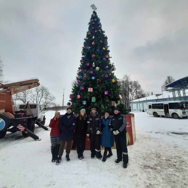 В городе Бологое дети сделали игрушки своими руками для главной Новогодней Ёлки