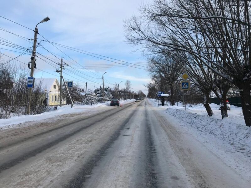 В Твери под колесами автомобиля оказалась 21-летняя девушка