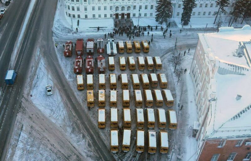Нелидовские школьники получили от губернатора новые автобусы