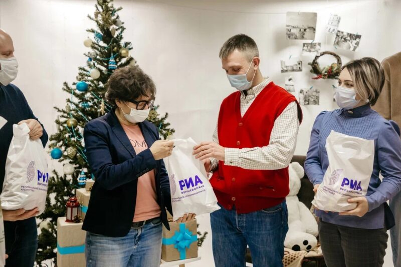 Журналисты РИА Верхневолжье собрали подарки для подопечных фонда "Добрый Мир"