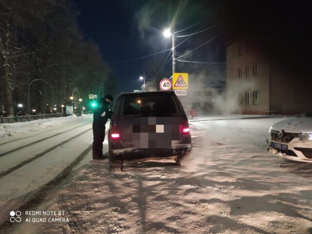 В Западной Двине сотрудники ГИБДД провели профилактический рейд «Детское автокресло»
