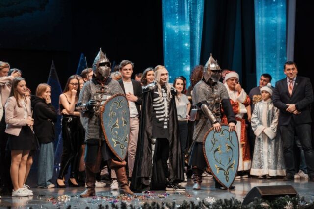 Команда «Топоры» победила в финале лиги КВН «Верхневолжье» Команда «Топоры» победила в финале лиги КВН «Верхневолжье»