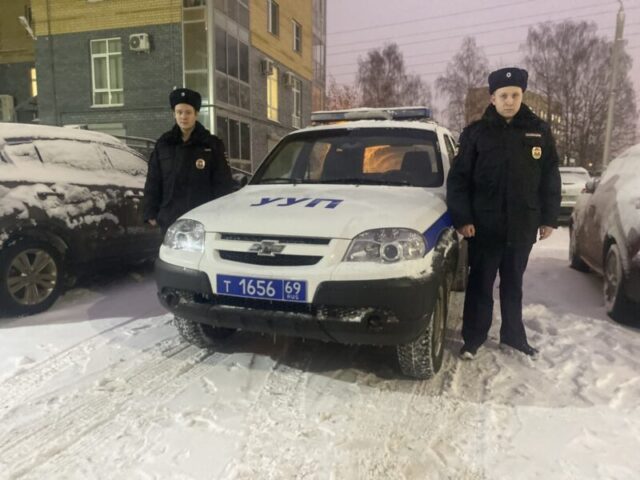 Тверские полицейские спасли людей из задымлённого магазина