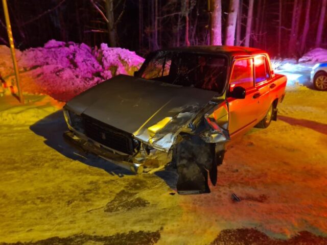 В Твери при столкновении Мазды и ВАЗа пострадала женщина-водитель