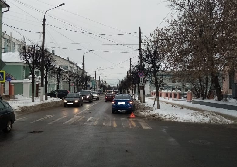 В Твери иномарка сбила женщину на пешеходном переходе В Твери иномарка сбила женщину на пешеходном переходе