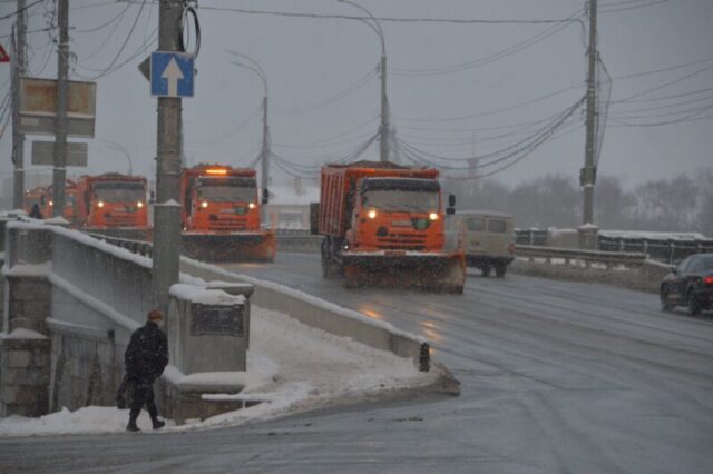 В Твери в круглосуточном режиме ведутся работы по расчистке дорог