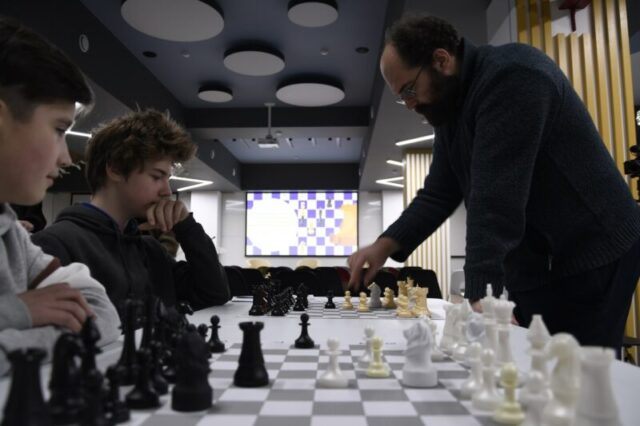 В Твери дети создали 3D модели фигуры «Медведь» для необычных шахмат